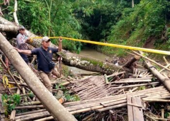 jembatan padarincang ambruk