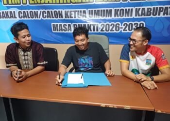 Tim TPP Bakal calon Ketua KONI Kabupaten Serang 2026-2030 menunggu balon yang akan mengambil formulir pendaftaran. (hendra/bantenraya)