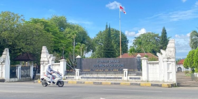 Suasana di depan Rumah Dinas Cilegon yang masuk dalam daftar revitalisasi ruang publik tahun 2026, Selasa (17/2). Tia/Banten Raya