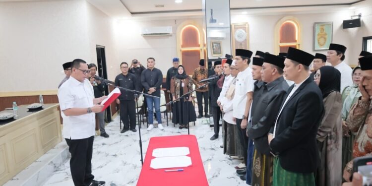 Capiton Foto Walikota Serang Budi Rustandi melantik Satuan Tugas (Satgas) Serang Mengaji di Aula Setda lantai 1 Puspemkot Serang, Jumat 6 Februari 2026. (Dokumentasi Prokopim Setda Kota Serang untuk Bantenraya.com)