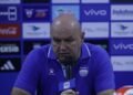 Hodak apresiasi para pemain yang berhasil raih kemenangan atas Malut United. (persib.co.id)