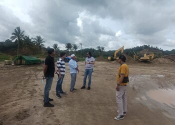 Anggota Polres Cilegon terjun langsung memantau tambang pasir di Kecamatan Mancak, Kabupaten Serang pada Jumat, 6 Februari 2026. (Dok Polres Cilegon)