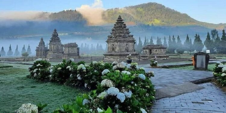 Suasana di Dieng Jawa Tengah yang mejadi salah satu daerah terdingin di Indonesia. Dok: website Wonderfull Dieng Tour & Travel