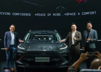 Jajaran manajemen MG meluncur unit mobil listrik terbarunya MGS5 EV dalam ajang IIMS 2026. (Dok/MG)