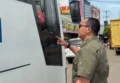 Wali Kota Serang Budi Rustandi tegur sopir bus DAMRI karena ngetem di bahu Jalan Jenderal Sudirman tepatnya di Lingkungan Kemang, Kota Serang, Kamis 12 Februari 2026. (Dokumentasi Prokopim Setda Kota Serang untuk Bantenraya.com)