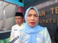 Ratu Zakiyah Janjikan Penutupan Tempat Hiburan Malam di Kabupaten Serang Jelang Ramadan 17 Bupati Serang Ratu Rachmatuzakiyah saat diwawancarai wartawan Jumat 13 Februari 2026. (Andika/Bantenraya.com)