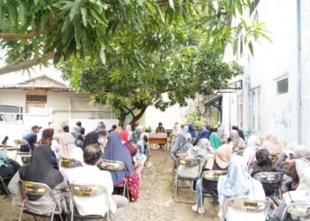 Suasana penyerahan dana bergulir kepada 90 wirausaha, kerin. (Diskominfo Cilegon)