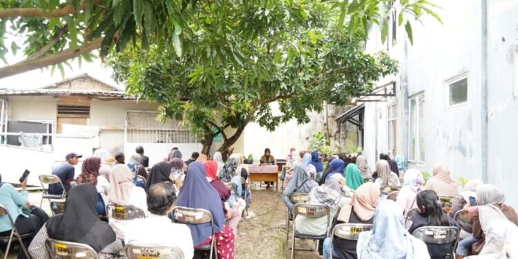 Pemkot Cilegon Gelontoran Dana Bergulir Sampai Rp3 Juta, Tekankan Pinjaman Jangan Digunakan Buat Kebutuhan Konsumtif 1 Suasana penyerahan dana bergulir kepada 90 wirausaha, kerin. (Diskominfo Cilegon)