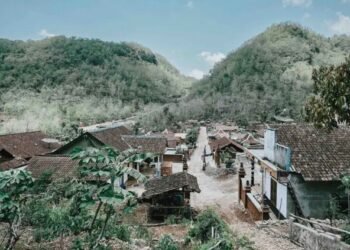 Suasana Desa Wotawati yang terapit oleh bukit tinggi. Dok: Pemda DIY