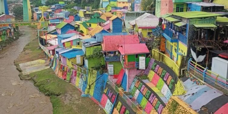 Potret Kampung Jodipan di Kota Malang yang memiliki warna warni yang cerah. Dok: website Jadesta Kemenpar