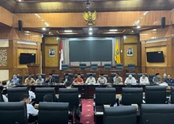 TAPD Kabupaten Serang dan Banggar DPRD Kabupaten Serang membahas nilai gaji untuk PPPK paruh waktu di ruang rapat paripurna DPRD Kabupaten Serang, Rabu 25 Februari 2026.