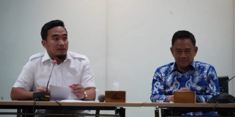 Robinsar Pasang Target BUMD Tak Lagi Rugi, Lakukan Upaya Penghematan Hingga Pengembangan Bisnis 1 Walikota Cilegon Robinsar saat menghadiri kerjasama PT PCM dengan Krakatau Steel belum lama ini. (Diskominfo)