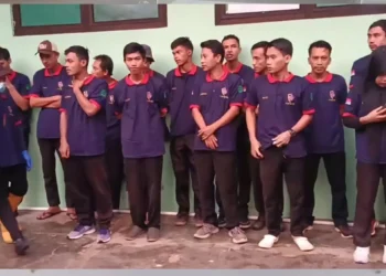 Anggaran Diefisiensi, Puluhan Tenaga Outsourcing RSUD di Banten Kena PHK 8 Tenaga outsourcing RSUD Malingping yang terdampak PHK. (Dok. FacebookBayah)