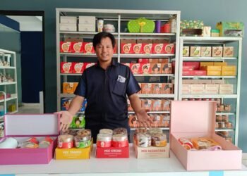 Karyawan Ina Cookies Serang