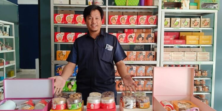 Karyawan Ina Cookies Serang