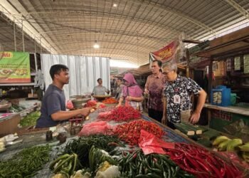 Pedagang di pasar Cilegon