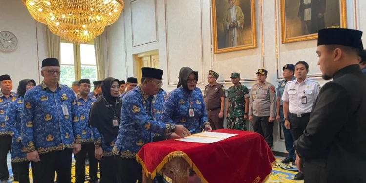 Suasana pelantikan pejabat Eselon 2 menjadi Jabatan Tinggi Pratama (JPT) di lingkungan Pemkot Cilegon tanpa manajemen talenta, Rabu (4/2). (Tia/Banten Raya)