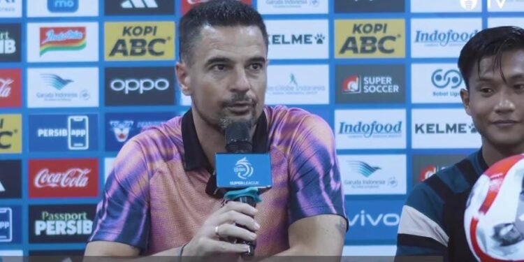 Jalani Laga Tandang ke GBLA, Carlos Pena Harapkan Kemampuan Terbaik Persita Tangerang 1 Pelatih Persita, Carlos Pena