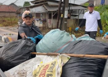Hujan Tak Halangi Aksi Bersih, Adpim Pemprov Banten Angkut 90 Kg Sampah di KP3B 6 Pembersihan lingkungan KP3B oleh Biro Adpim Setda Banten, Jumat, (27/2/2026). 90 kilogram sampah berhasil dikumpulkan