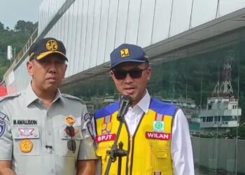 Perbaikan jalan berlubang