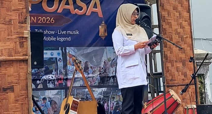Bupati Pandeglang Rd Dewi Setiani membuka Bazaar Ramadan Kadaharan Buka Puasa Porwan Pandeglang, Jumat 20 Februari 2026. (Muhaemin/Bantenraya.com)