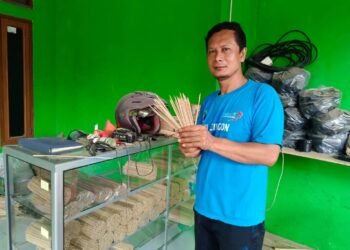 Romansa pengusaha tusuk bambu