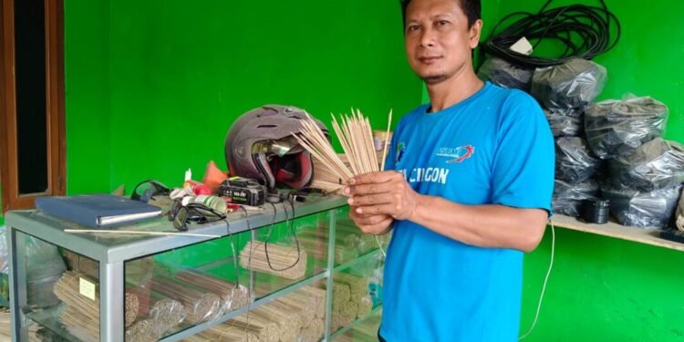 Romansa pengusaha tusuk bambu