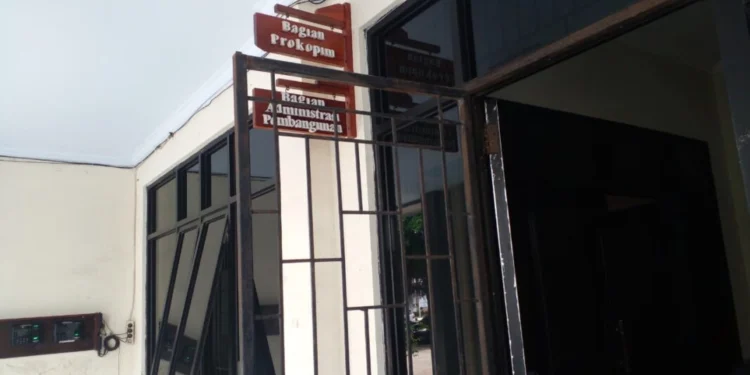 Ruang kerja Maman Mauludin