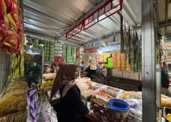 Salah satu pendagang Pasar Blok F Cilegon yang mengeluhkan bank keliling, Kamis (192). TiaBanten Raya