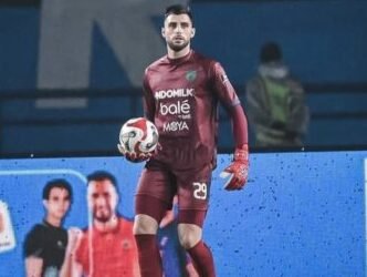 Capiton Foto Penjaga gawang Persita Tangerang saat berlaga dalam BRI Super League 2025-2026. (Instagram @persita.official)