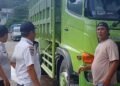 Dishub Pandeglang bekerja sama dengan kepolisian memberikan sanksi tegas bagi pengemudi truk sumbu tiga yang nekat melanggar jam operasional.