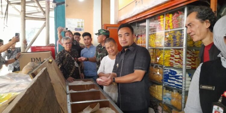 Walikota Cilegon Robinsar sidak pasar