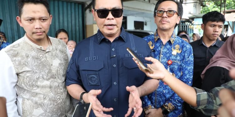 Walikota Serang Budi Rustandi saat diwawancarai wartawan perihal Hari Pers Nasional (HPN) 2026 di Provinsi Banten. (Dokumentasi Prokopim Setda Kota Serang untuk Bantenraya.com)