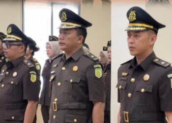 Prosesi pelantikan dan serah terima jabatan Kasi Datun dan Kasi Intelijen Kejari di Aula Kejaksaan Negeri Pandeglang, Rabu, 5 Februari 2026. (Yanadi/Bantenraya.com)