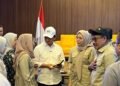 Wakil Ketua Komisi X DPR Himmatul Aliyah didampingi Wakil Gubernur Banten Dimyati Natakusumah saat Kunjungan Kerja Spesifik Bidang Kepemudaan Komisi X DPR RI ke Provinsi Banten yang berlangsung di Aula Dinas PUPR Provinsi Banten, KP3B, Kota Serang, Rabu, 4 Februari 2026. (Muhamad Tohir/ Bantenraya.com)