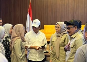 Wakil Ketua Komisi X DPR Himmatul Aliyah didampingi Wakil Gubernur Banten Dimyati Natakusumah saat Kunjungan Kerja Spesifik Bidang Kepemudaan Komisi X DPR RI ke Provinsi Banten yang berlangsung di Aula Dinas PUPR Provinsi Banten, KP3B, Kota Serang, Rabu, 4 Februari 2026. (Muhamad Tohir/ Bantenraya.com)