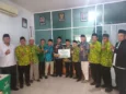 Baznas Cilegon saat menerima donasi dari masyarakat. (Dok Baznas Cilegon)
