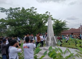 Monumen Siber Indonesia di Alun-alun Kota Cilegon. (Gillang/Bantenraya.com)