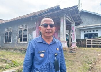 Cecep Sukarya, Lurah Cikerai. (Tia/Bantenraya.com)