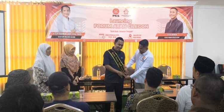 Pengukuhan FOrum Ayah Kota Cilegon dari DPD PKS Kota Cilegon. (Dokumentasi PKS Kota Cilegon)