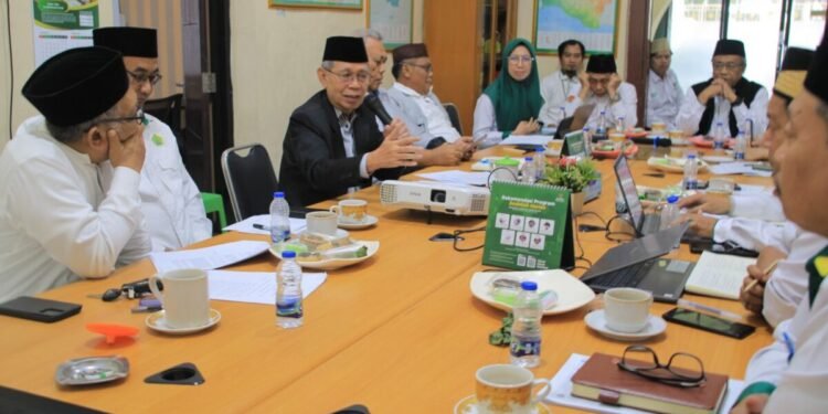 Focus Group Discussion (FGD) bertema “Zakat Profesi dan Tantangan Implementasi: Literasi Zakat, Kepatuhan Muzaki, dan Peran Amil” yang digelar di Kantor BAZNAS Provinsi Banten, Senin (9/2/2026). (Dokumentasi Baznas Banten)