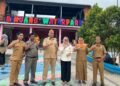 Pejabat dari Pemerintah Kecamatan Binuang foto bersama di lokasi Binuang Waterpark di Desa Sukamampir, Kecamatan Binuang, Kabupaten Serang, Selasa 10 februari 2026. (Andika/Bantenraya.com)