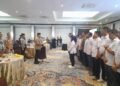 Walikota Cilegon Robinsar mengukuhkan pengurus Forum CSR Kota Cilegon. Dimana Forum CSR mendorong agar pemerintah memberikan kabijakan insentif bagi industri, Kamis (12/2/2026).