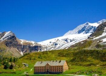 Kuliah di Swiss gratis dengan beasiswa S2 EPFL Swiss 2026. (Freepik.com/ wirestock)