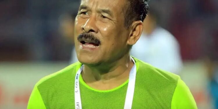 Jelang Hadapi Ratchaburi FC di GBLA, Umuh Muchtar Minta Persib Tampil Habis-habisan 1 Manajer Persib Bandung Umuh Muchtar memberi pesan jelang laga melawan Ratchaburi FC. (Instagram/@waktunya_sepakbola)