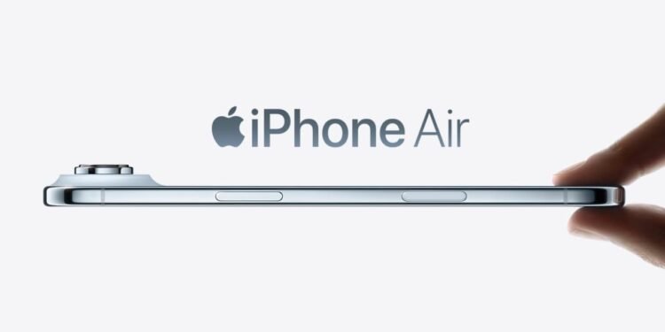 iPhone Air sebagai ponsel tertipis yang dirilis oleh Apple beberapa waktu lalu. (dok. Apple)