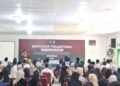 Direktur FPTP KH Saifullah Ma’shum memberikan arahan dalam kegiatan pemberdayaan pesantren bertajuk Empower Pesantren One Day Real Impact di Ponpes Labibah Muawanah Malnu Menes, Kecamatan Menes, Kabupaten Pandeglang, Rabu 18 Februari 2026. (Dokumentasi Bantenraya.com)
