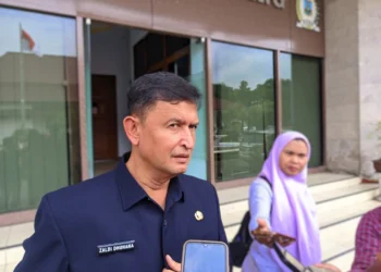 Tenang, Gaji Guru PPPK Paruh Waktu di Kabupaten Serang Siap Dibahas Bersama DPRD 8 Sekda Kabupaten Serang Zaldi Dhuhana saat diwawancarai wartawan, Rabu 18 Februari 2026. Ia memastikan gaji guru PPPK Paruh Waktu mulai dibahas bersama DPRD. (Andika/Bantenraya.com)
