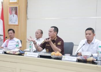 Gandeng Koperasi Merah Putih, Pemkot Serang Dorong Pertumbuhan Ekonomi dan Penyerapan Tenaga Kerja 6 Walikota Serang Budi Rustandi menyampaikan sambutan dalam acara rapat bersama Koperasi Merah Putih di Setda Puspemkot Serang, Rabu 18 Februari 2026. (Dokumentasi Prokopim Setda Kota Serang)