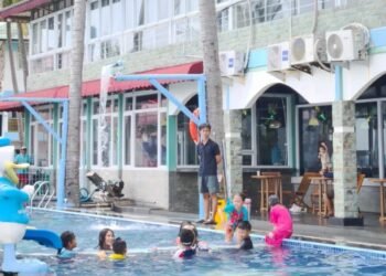 Keseruan para pengunjung yang didominasi anak-anak saat berlibur ke Allisa Resort and Hotel Anyer di Jalan Raya Anyer Sirih KM 127, Kabupaten Serang, Kamis 19 Februari 2026. (Instagram @allisaresortanyer)